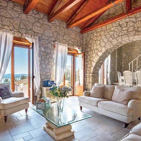 Villa Perigiali Sleeps 6 Air Con Wifi