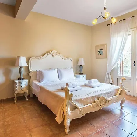 Perigiali Sleeps 6 Air Con Wifi *
