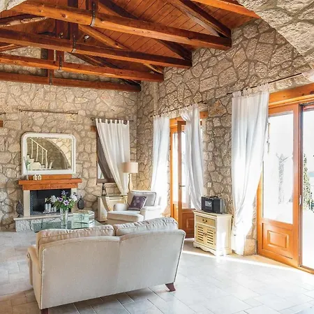 Villa Perigiali Sleeps 6 Air Con Wifi